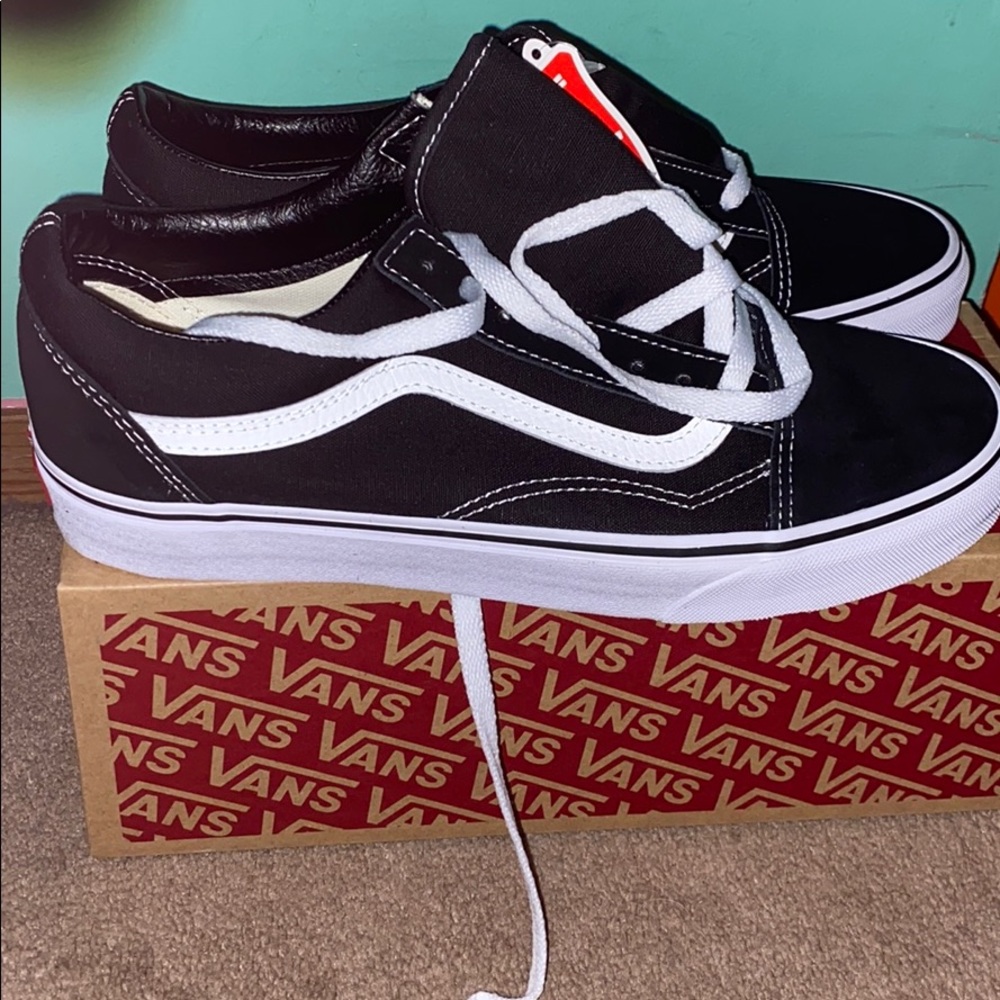 BRAND NEW OLD SKOOL BLACK AND WHITE!!